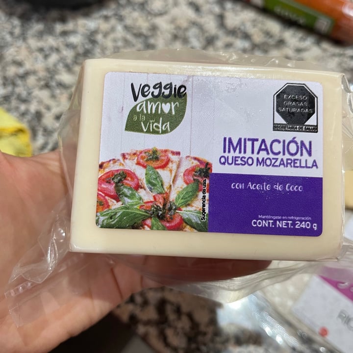review photo of Veggie Amor a la Vida Alternativa de queso estilo mozzarella shared by @fridamc on 03 Aug 2021 - review