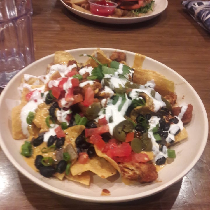 photo of Veggie Grill Mondo nachos shared by @graciec on  01 Aug 2020 - review