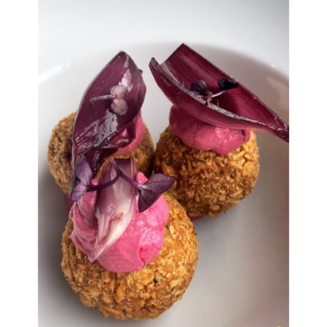 Photo of the dish “Polpette di ceci, maionese Vegan alla barbabietola e scalogno”