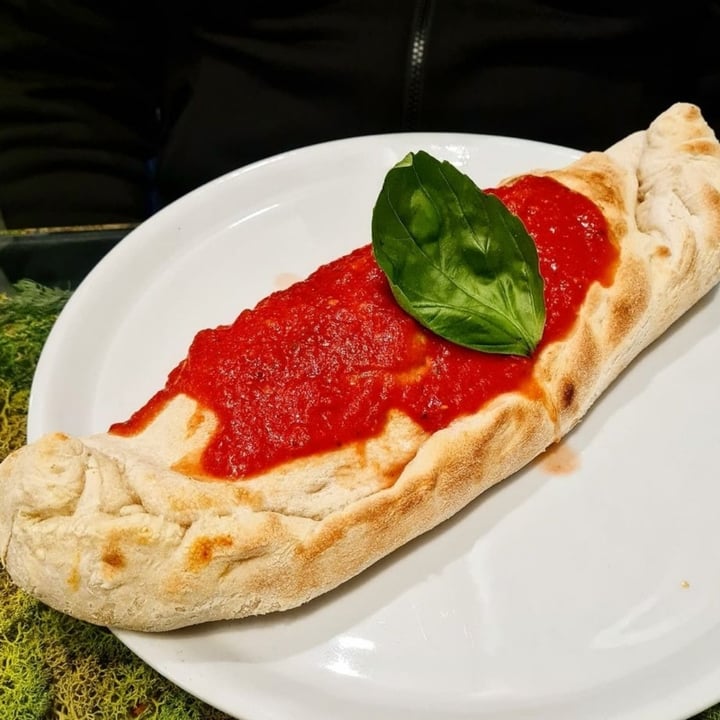 photo of Pizzi & Dixie Calzone shared by @nnn98 on  13 Dec 2021 - review
