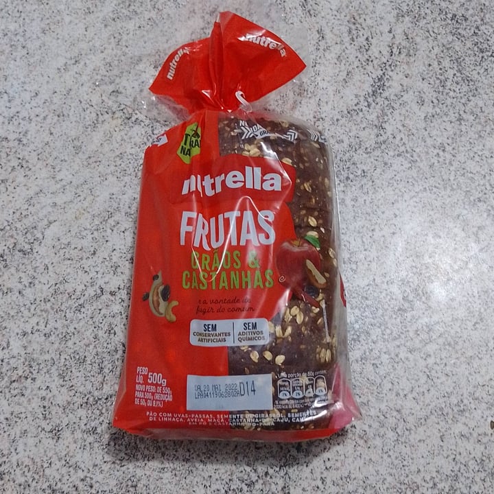 photo of Nutrella Pão frutas grãos e castanhas shared by @anapaulaalves on  09 May 2022 - review