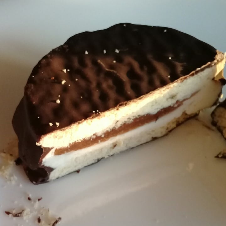 photo of Un Rincón Vegano Alfajor de Coco shared by @martbass on  17 May 2020 - review