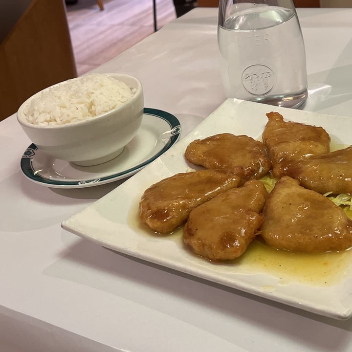photo of Gong De Lin  Lemon Chicken shared by @veganadam on  11 Feb 2022 - review