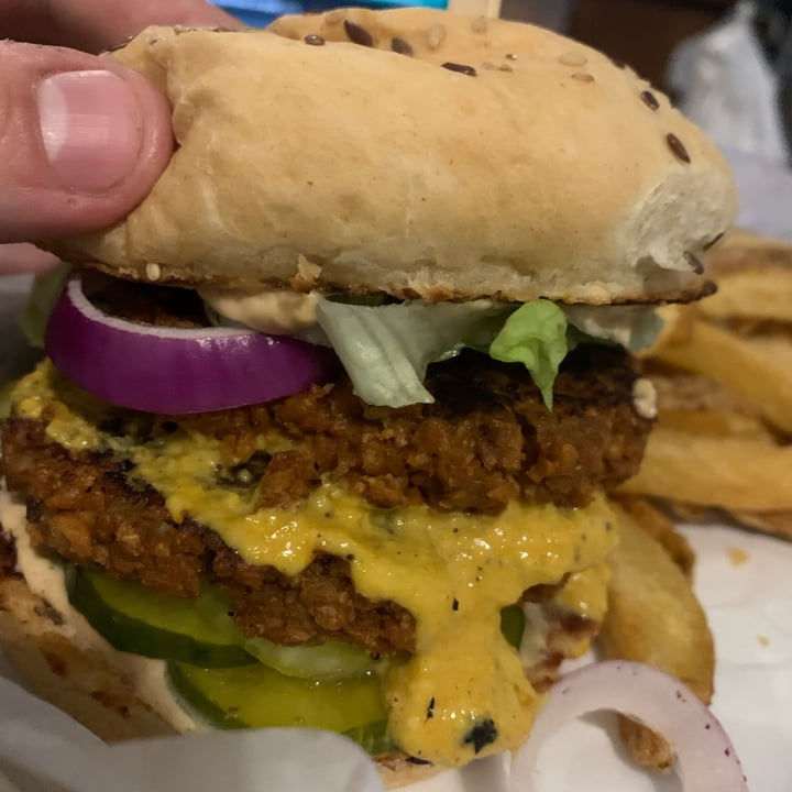 photo of Crisana Plant Based (Delivery y Take Away) Big burger shared by @lacarbia on  12 May 2022 - review