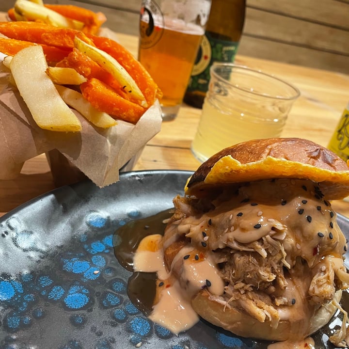 photo of Frutas Prohibidas BBQ Pulled Pork shared by @lurkelele on  29 Apr 2021 - review