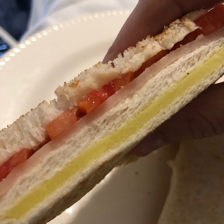 review photo of Disidente pastelerĂa vegana SĂĄndwiches de miga shared by @junicornioo on 12 May 2020 - review