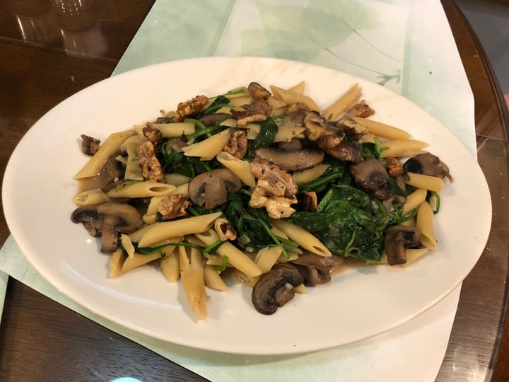 photo of The Purple Carrot PENNE MUSHROOM FLORENTINE with Chickpea Pasta & Toasted Walnuts shared by @jiscilla on  01 Jan 2021 - review