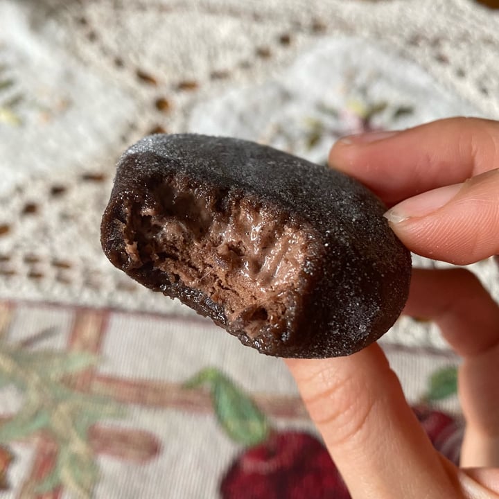photo of Bubbies Non-dairy chocolate mochi shared by @yarilovezzucchini on  03 Aug 2022 - review