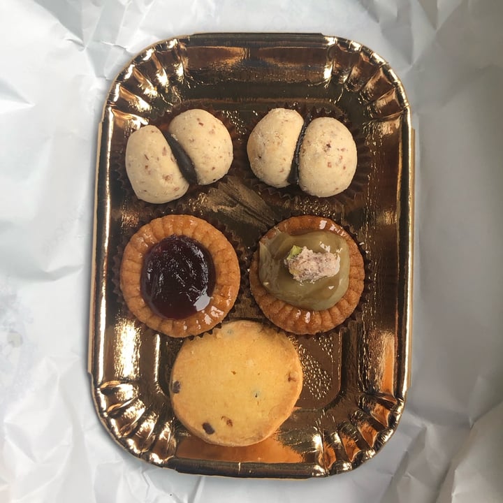 photo of Pasticceria Caffetteria Garzoni pasticcini shared by @rumakaur on  01 Dec 2022 - review
