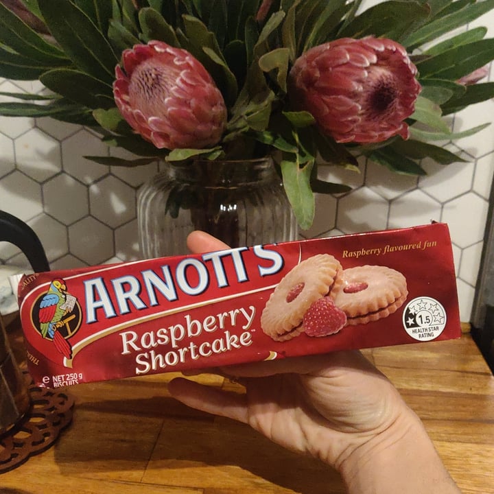 photo of Arnott's Raspberry Shortcake shared by @cruzilla on  23 Jun 2022 - review