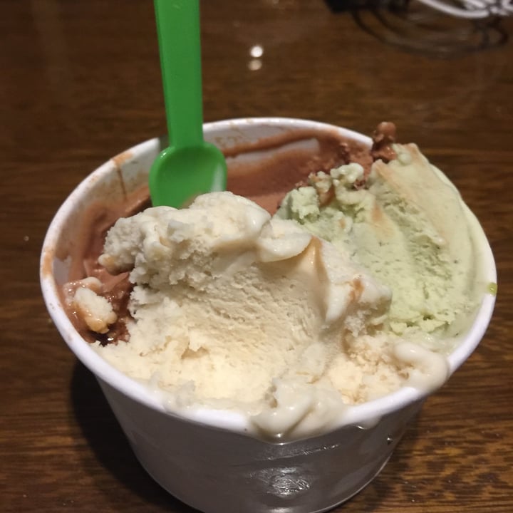 photo of Amazonia Helados Helado De Pistaccio Veggie shared by @marzonicolas on  27 Feb 2022 - review