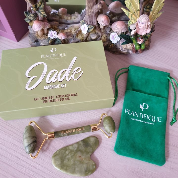 photo of Plantifique Jade Roller ~ Rullo di Giada shared by @carmenveganblogger on  01 Apr 2020 - review