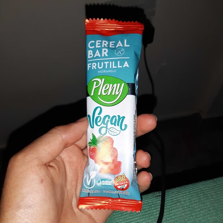 review photo of Pleny Barra de cereales con frutilla shared by @nicki18 on 02 Feb 2022 - review