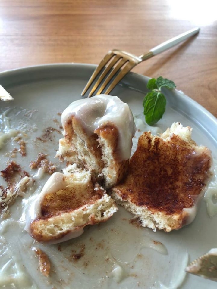 review photo of I Am Vegan Babe Cafe Cinnamon roll shared by @balimunich on 02 Feb 2020 - review