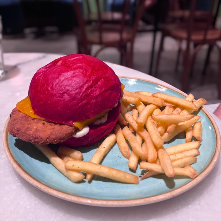 photo of Avo Brothers Pink Burger shared by @franzepam on  10 Jul 2022 - review