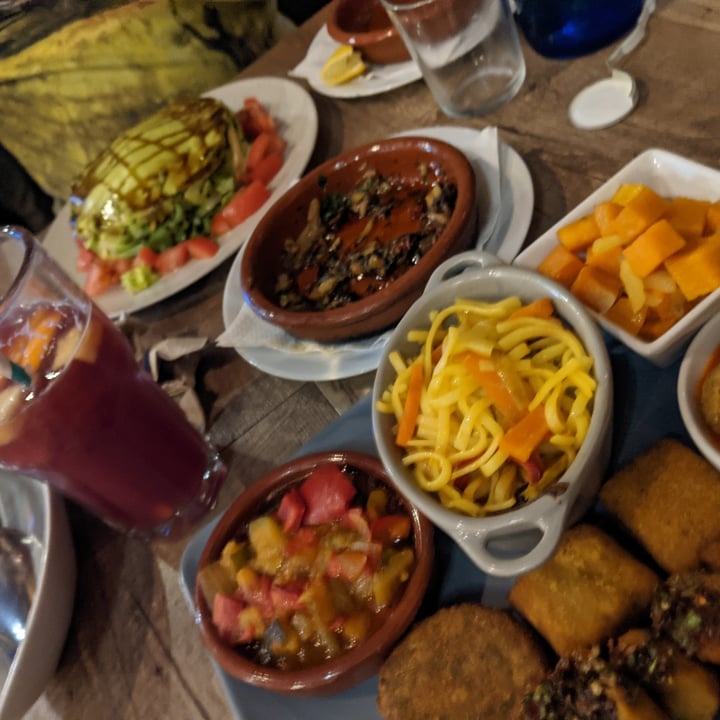 photo of El Vegetariano de la Alcazabilla Mix de platos shared by @lisastripiti on  21 Mar 2022 - review