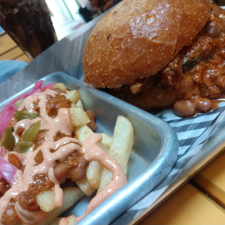 photo of Fat Vegan Combo fat vegan con papanachos shared by @vndrgvnd on  10 Jan 2022 - review