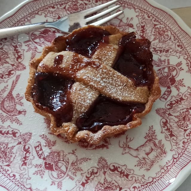 菜肴“Crostata con marmellata”的照片