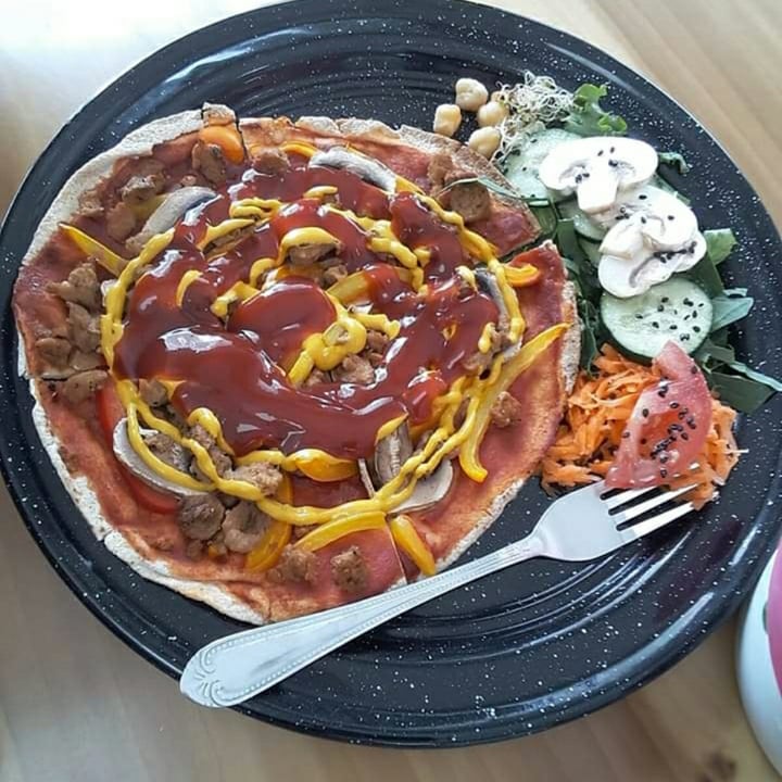 review photo of Aura | Bistro / Café | Pizza con ensalada shared by @ednaveg269 on 14 Jul 2020 - review