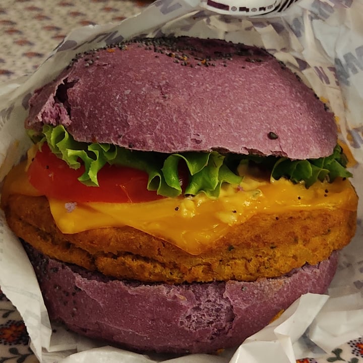 photo of Flower Burger Purple Cheesy shared by @hypatia on  18 Sep 2022 - review
