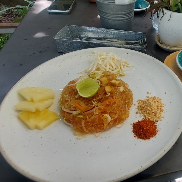 photo of Forget Me Not Cafe & Farm Pad Thai J / Vegan Pad Thai (Using glass noodles with beansprouts and tofu) shared by @veganowl on  17 Oct 2022 - review