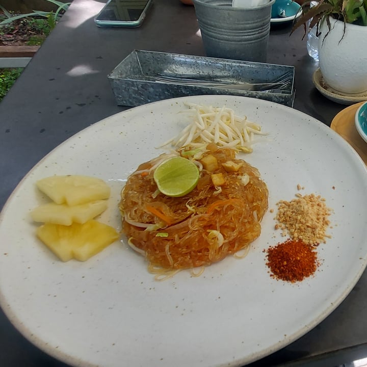review photo of Forget Me Not Cafe & Farm Pad Thai J / Vegan Pad Thai (Using glass noodles with beansprouts and tofu) shared by @veganowl on 17 Oct 2022 - review