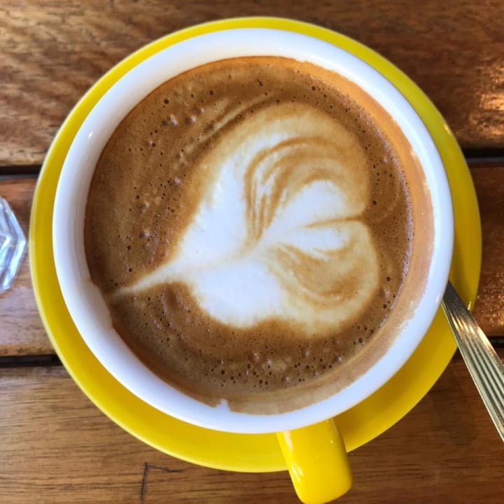 photo of Amelia Café Flat White shared by @chesterfm on  28 Apr 2021 - review