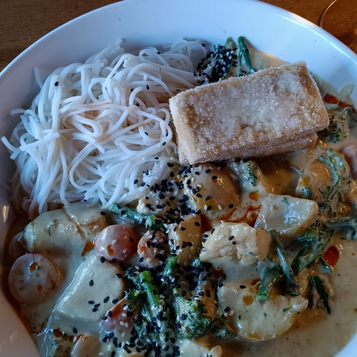 review photo of Tap & Vine at 559 Medford Yellow Curry Bowl shared by @shellahellabella on 14 Mar 2022 - review