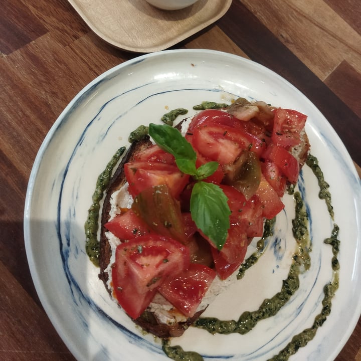 review photo of The Fix Tostada de Tomate, Queso De Anacardos Y Pesto shared by @andrealm on 18 Mar 2022 - review