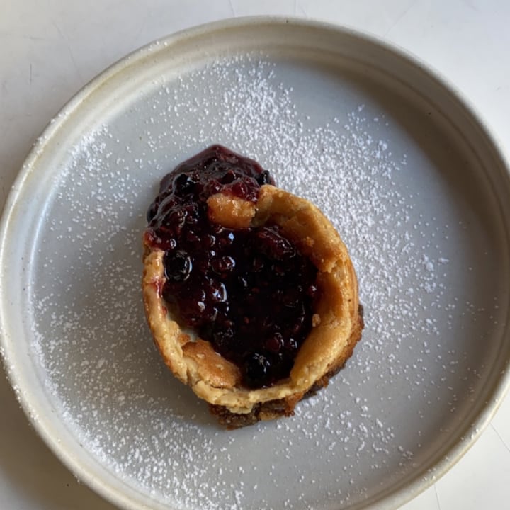 review photo of MUDRÁ EXPRESS Cheesecake de frutos rojos shared by @happinesita on 11 Dec 2021 - review