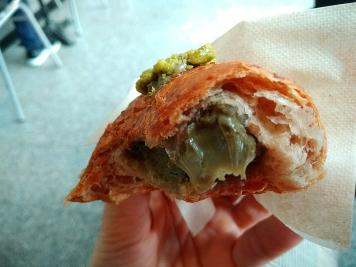 review photo of Gelateria Merelli 1962 Milano Brioche Vegana Al Pistacchio shared by @ravanellocurioso on 17 Feb 2020 - review