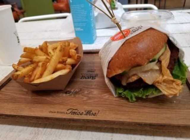 菜肴“Rasa Sayang Burger”的照片