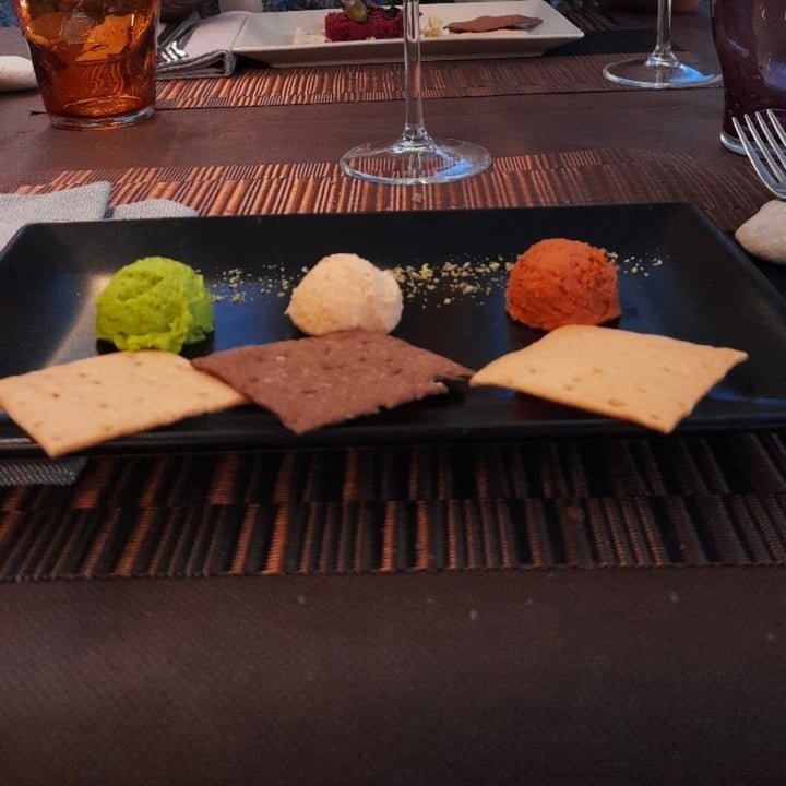 photo of GingerGi Veggie-Pop restaurant Tris humus shared by @aleds98 on  25 Jun 2022 - review