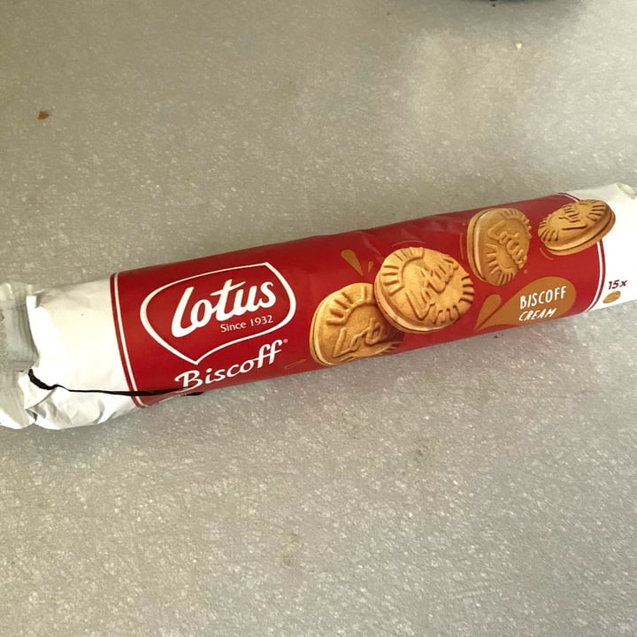 photo of Lotus Biscoff Biscoff Cream Sandwich Cookies shared by @vegpledge on  11 Dec 2021 - review