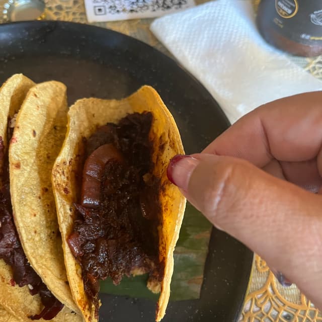Photo of the dish “Taco de betabel con mole negro”
