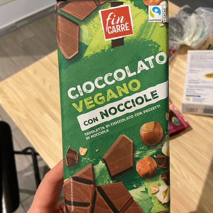 photo of Fin Carré Cioccolato vegano con nocciole shared by @9mel1na2 on  11 Jan 2022 - review