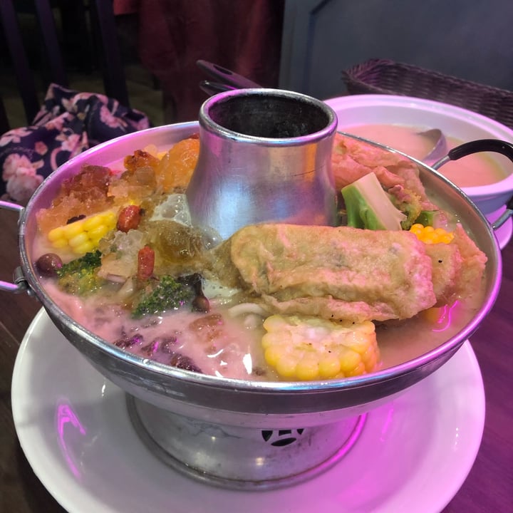 photo of New Fut Kai Vegetarian Restaurant Miso soya milk hotpot shared by @meltingpotatoes on  14 Apr 2022 - review