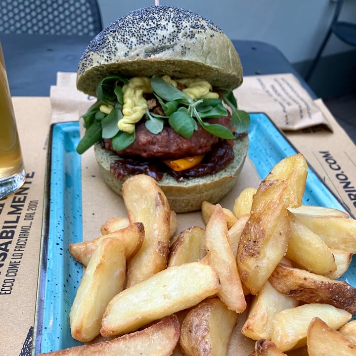 photo of Birrificio Torino Beyond Burger shared by @rosalacinesa on  20 Jun 2022 - review