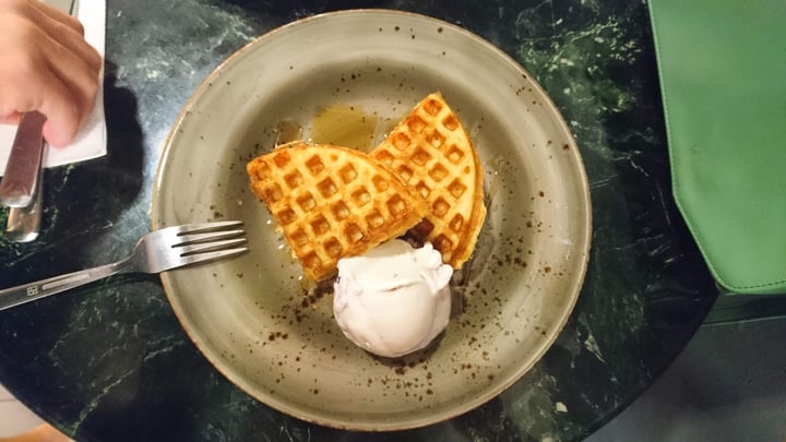 photo of Well Dressed Salad Bar Fluffy Vaffles with Vegan Ice Cream shared by @hollya113 on  02 May 2019 - review