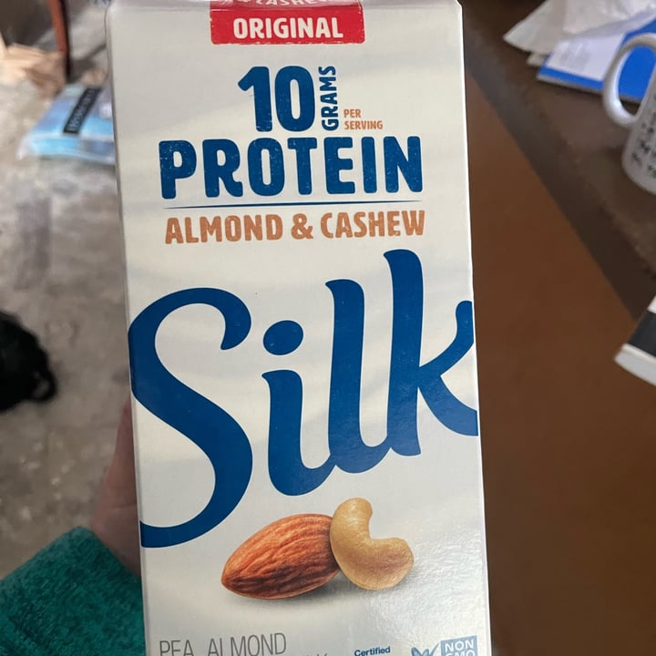 photo of Silk 10 Grams Protein Almond & Cashew shared by @compassionrocks on  12 Dec 2022 - review