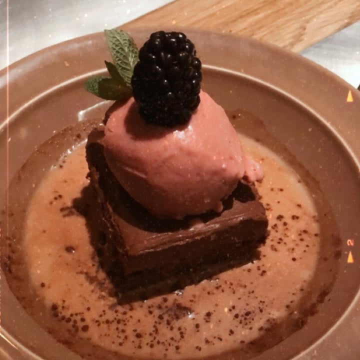 photo of Teresa Carles Brownie con Helado de Frutos Rojos shared by @hinttoad on  07 Jun 2021 - review