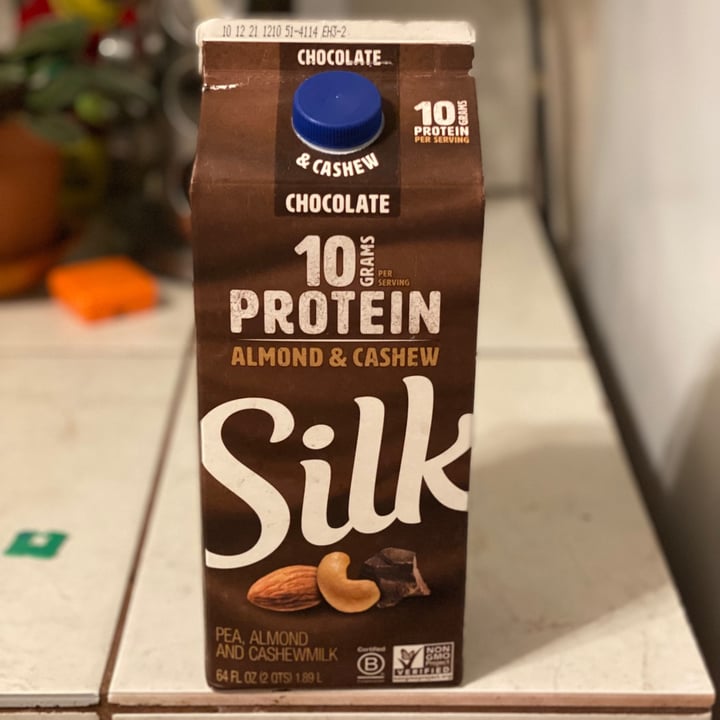 photo of Silk Almond cashew chocolate milk shared by @sandra741219 on  21 Aug 2021 - review