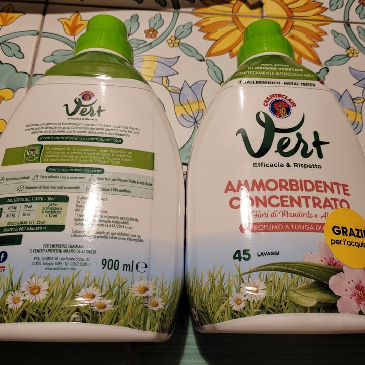 photo of Vert di Chanteclair Ammorbidente concentrato Fiori di mandorlo e Aloe shared by @zizzivegan on  05 Dec 2021 - review