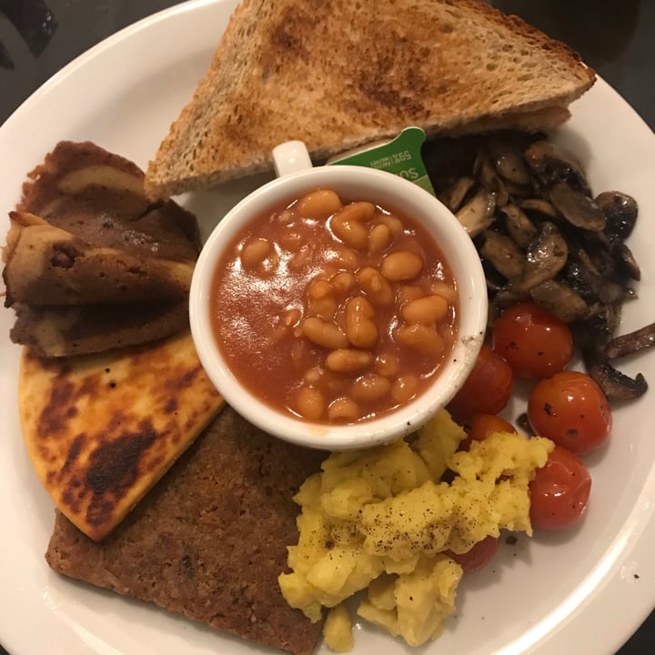 review photo of Rose & Grants Cafe Deli Ultimate vegan breakfast shared by @eatmedrinkmevgn on 12 Nov 2020 - review