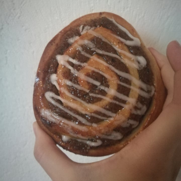 photo of Bakery Bakery HB Zürich Cinnamom roll shared by @veglife95 on  19 Nov 2022 - review