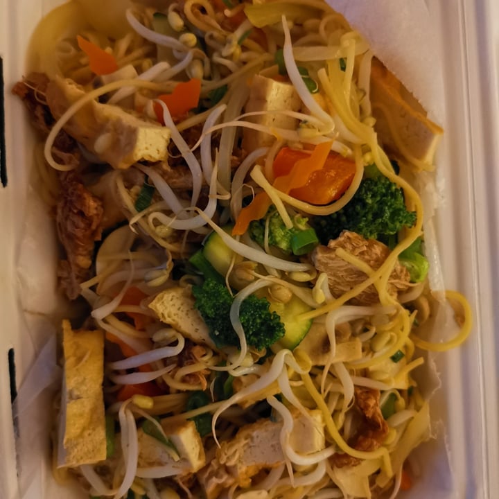 photo of Loving Hut Iceland Golden noodles shared by @tinaraevenna on  06 Nov 2020 - review