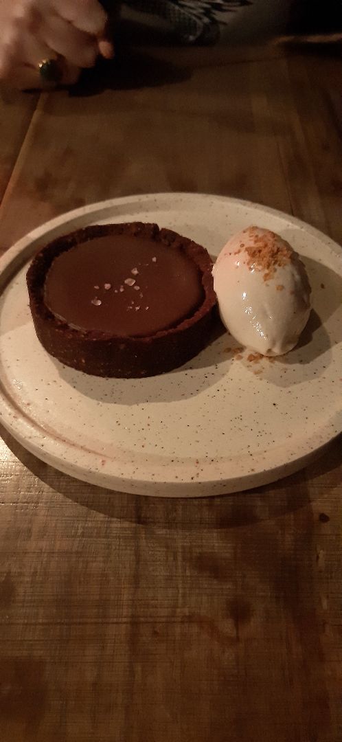 photo of Sacro Tortita de chocolate con helado de maní shared by @pablo on  29 Sep 2019 - review