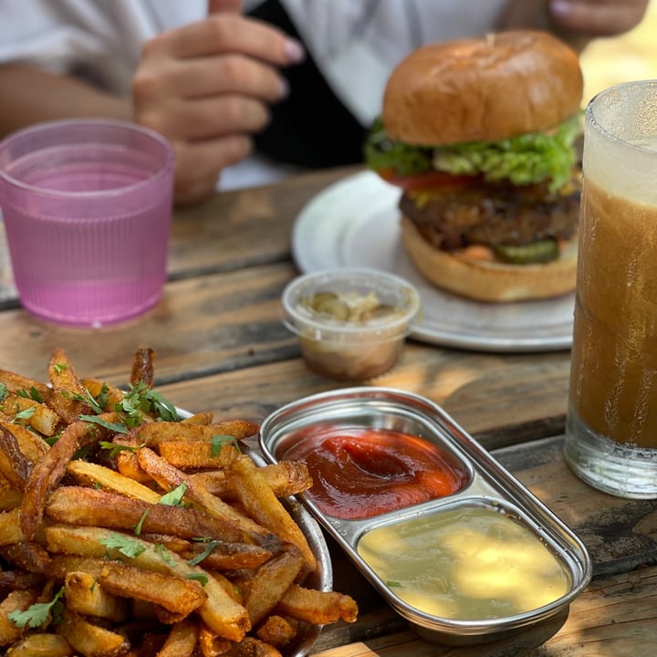 review photo of Hip Vegan fries shared by @veganshugah on 27 Sep 2021 - review