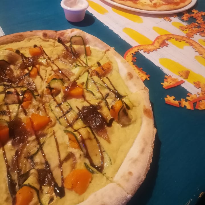 review photo of Ferdinando's Pizza Al Baba Sababa Vegan Pizza with Hummus Base shared by @vegmelly on 03 May 2022 - review