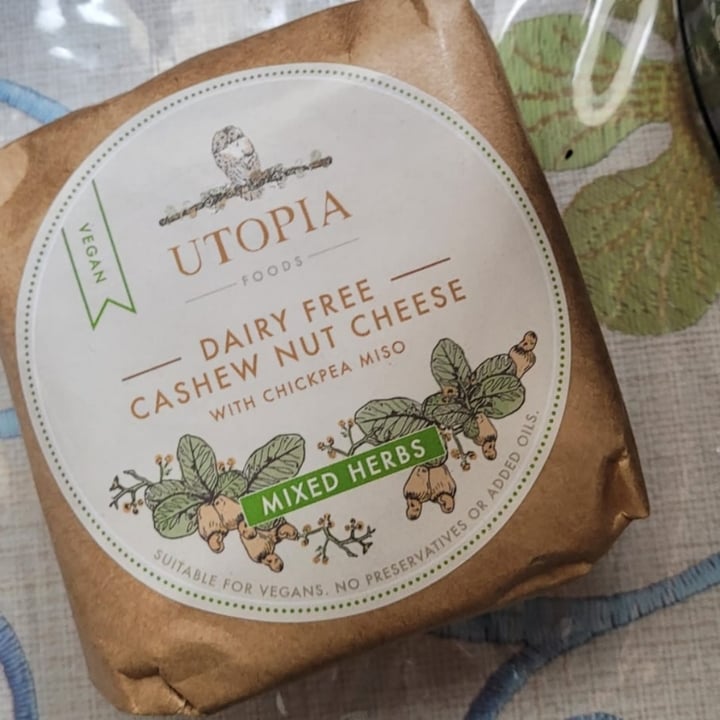 photo of Utopia Foods Dairy Free Cream Cheese with chickpea meso and herbs shared by @juliianadiniz on  03 Apr 2022 - review